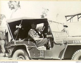 BOUGAINVILLE ISLAND. 1945-01-26. VX38969 MAJOR-GENERAL W. BRIDGEFORD, CBE, MC, GENERAL OFFICER COMMANDING, 3RD DIVISION, ACCOMPANIED BY VX24325 BRIGADIER H.H. HAMMER, DSO, COMMANDING OFFICER, ..