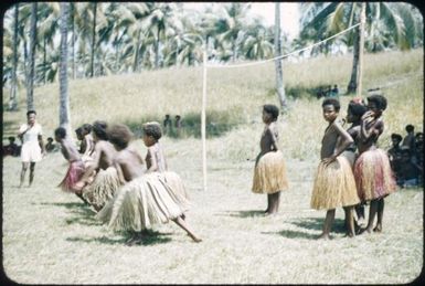 Women's foot races (1) : Mapamoiwa Station, D'Entrecasteaux Islands, Papua New Guinea, 1957 / Terence and Margaret Spencer