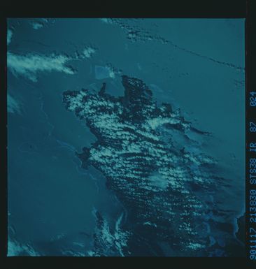 S38-87-024 - STS-038 - STS-38 earth observations