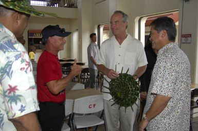 [Assignment: 48-DPA-SOI_K_Guam_6-6-7-07] Pacific Islands Tour: Visit of Secretary Dirk Kempthorne [and aides] to Guam, U.S. Territory [48-DPA-SOI_K_Guam_6-6-7-07__DI11184.JPG]