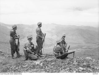 PAPUA, NEW GUINEA. 1942-10. A PATROL FROM THE 39TH AUSTRALIAN INFANTRY BATTALION LOOKING OUT OVER THE UBERI VALLEY