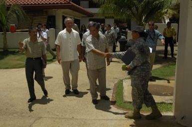 [Assignment: 48-DPA-SOI_K_Guam_6-6-7-07] Pacific Islands Tour: Visit of Secretary Dirk Kempthorne [and aides] to Guam, U.S. Territory [48-DPA-SOI_K_Guam_6-6-7-07__DI11287.JPG]