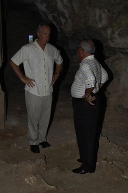 [Assignment: 48-DPA-SOI_K_Saipan_6-5-07] Pacific Islands Tour: Visit of Secretary Dirk Kempthorne [and aides] to Saipan Island, of the Commonwealth of the Northern Mariana Islands [48-DPA-SOI_K_Saipan_6-5-07__DI10669.JPG]