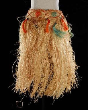 Pāreu kiri'au (dance skirt)