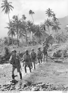 MILNE BAY, PAPUA. 1942-09. A PATROL FROM THE 61ST. AUSTRALIAN INFANTRY BATTALION, 7TH BRIGADE, A.M.F. CROSSING A RIVER WHILE SEARCHING FOR JAPANESE IN THE MILNE BAY AREA