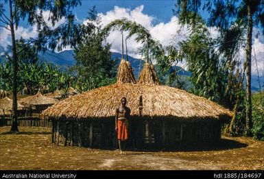 Goroka - Chimbu, Miruma - men's house