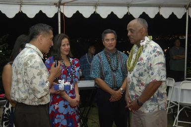 [Assignment: 48-DPA-SOI_K_Guam_6-6-7-07] Pacific Islands Tour: Visit of Secretary Dirk Kempthorne [and aides] to Guam, U.S. Territory [48-DPA-SOI_K_Guam_6-6-7-07__DI11951.JPG]