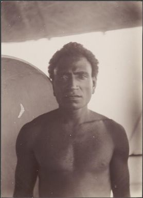 A man of Pelini, Reef Islands, Swallow Group, Solomon Islands, 1906 ,2 / J.W. Beattie