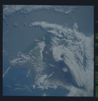 S31-75-083 - STS-031 - STS-31 earth observations