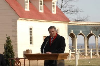 [Assignment: 48-DPA-01-12-09_SOI_K_Mt_Vernon] Visit of Secretary Dirk Kempthorne to Mount Vernon Estate and Gardens, Mount Vernon, Virginia, [for touring and announcement of the U.S. nomination of the George Washington home, along with the Papahanaumokuakea Marine National Monument in Hawaii, for inclusion on the United Nations Educational, Scientific, and Cultural Organization's (UNESCO's) World Heritage List. Joining Secretary Kempthorne for the announcement was James Rees, Executive Director of the Mount Vernon Estate and Gardens.] [48-DPA-01-12-09_SOI_K_Mt_Vernon_DOI_5692.JPG]