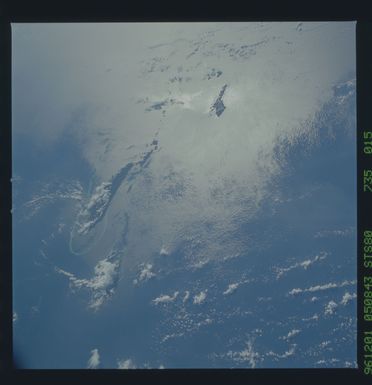 STS080-735-015 - STS-080 - Earth observations taken from Space Shuttle Columbia during STS-80 mission