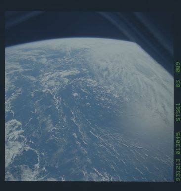 STS061-83-009 - STS-061 - Earth observations taken during STS-61 mission