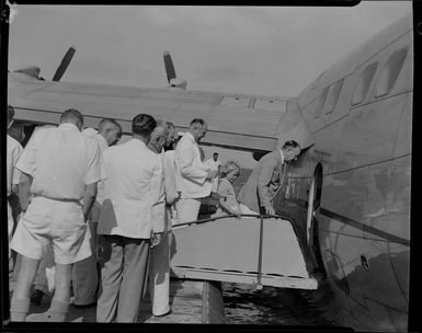 Tasman Empire Airways Ltd, courtesy flight, embarking passengers, Suva, Fiji