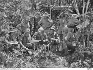 WANIGELA, NEW GUINEA. 1942-10. OPERATIONS GROUP CONFERENCE BY BRIGADIER-GENERAL J. HANFORD MACNIDER, COMMANDING GENERAL OF INFANTRY, 32 U.S. DIVISION, AT WHICH HE ISSUED ORDERS TO HIS TROOPS AND TO ..