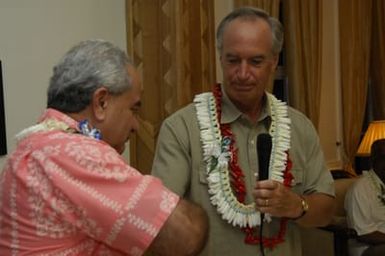 [Assignment: 48-DPA-SOI_K_Amer_Sam] Pacific Islands Tour: Visit of Secretary Dirk Kemmpthorne [and aides] to American Samoa, U.S. Territory [48-DPA-SOI_K_Amer_Sam__DI15510.JPG]