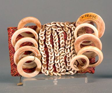 Bracelet with shells