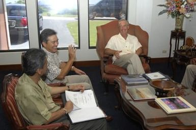 [Assignment: 48-DPA-SOI_K_Guam_6-6-7-07] Pacific Islands Tour: Visit of Secretary Dirk Kempthorne [and aides] to Guam, U.S. Territory [48-DPA-SOI_K_Guam_6-6-7-07__DI11102.JPG]