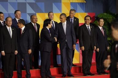 Barack Obama joins Asia Pacific Economic Cooperation Summit leaders for a photo in Manila, Philippines, November 19, 2015