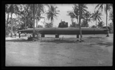 [Captured Japanese Type A Kō-hyōteki-class submarine on display]