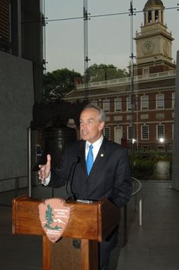 [Assignment: 48-DPA-07-13-08_SOI_K_Philly_Rec] Reception at Independence National Historical Park for attendees at the National Governors Association Centennial Meeting in Philadelphia, Pennsylvania. Secretary Dirk Kempthorne [and Independence National Historical Park Deputy Superintendent Darla Sidles delivered official remarks; and the Secretary conversed with fellow NGA attendees, among them Pennsylvanina Governor Edward Rendell, Vermont Governor James Douglas, Wyoming Governor Dave Freudenthal, Guam Governor Felix Camacho, former Tennessee Governor Don Sundquist, and former Michigan Governor John Engler.] [48-DPA-07-13-08_SOI_K_Philly_Rec_IOD_9312.JPG]