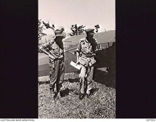 KAIAPIT, NEW GUINEA. 1943-09-24. NX8 MAJOR GENERAL G. A. VASEY CB OBE DSO, GENERAL OFFICER COMMANDING, 7TH AUSTRALIAN DIVISION (LEFT) AND NX148 BRIGADIER I. N. DOUGHERTY DSO, BRIGADE COMMANDER, ..