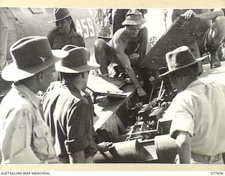 BOUGAINVILLE ISLAND. 1944-12-23. LEADING AIRCRAFTMAN W. FISH AND LEADING AIRCRAFTMAN L.C. INGRAM SHOWING TROOPS OF THE 1ST INDIAN HEAVY ANTI-AIRCRAFT REGIMENT THE MECHANISM OF THE MACHINE GUNS ..