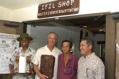 [Assignment: 48-DPA-SOI_K_Guam_6-6-7-07] Pacific Islands Tour: Visit of Secretary Dirk Kempthorne [and aides] to Guam, U.S. Territory [48-DPA-SOI_K_Guam_6-6-7-07__DI11224.JPG]