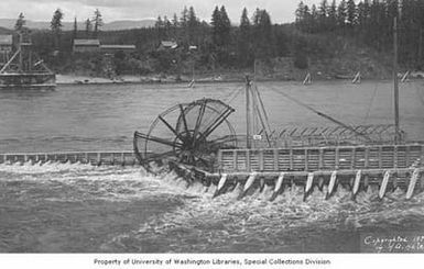 Fish wheel on river, Oregon, between 1894 and 1904