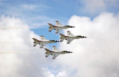 The U.S. Air Force Thunderbirds Aerial Demonstration Team F-16C Fighting Falcon aircraft perform during the Open House Air Show, Sept. 12, 2004, at Andersen Air Force Base, Guam. (U.S. Air Force PHOTO by AIRMAN 1ST Class Kristin Ruleau). (Released)