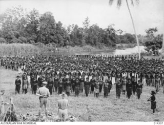 1943-02-04. NEW GUINEA. NATIVES WHO PLAYED A GREAT PART IN THE ALLIED SUCCESS IN NEW GUINEA ARE ADDRESSED BY GENERAL VASEY AT A CEREMONY AT WHICH MEDALS WERE PRESENTED. (NEGATIVE BY BOTTOMLEY)