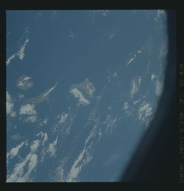 S30-86-080 - STS-030 - STS-30 earth observations