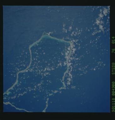 S38-76-014 - STS-038 - STS-38 earth observations