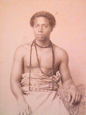 Young man in 'ie toga lavalava