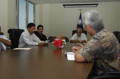 [Assignment: 48-DPA-SOI_K_Majuro_6-11-12-07] Pacific Islands Tour: Visit of Secretary Dirk Kempthorne [and aides] to Majuro Atoll, of the Republic of Marshall Islands [48-DPA-SOI_K_Majuro_6-11-12-07__DI14800.JPG]