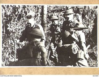 KOKODA TRAIL, NEW GUINEA. 1943-12-19. TROOPS OF THE 2/9TH AUSTRALIAN INFANTRY BATTALION PLAYING THE PARTS OF WALKING WOUNDED AND REINFORCEMENTS ON THE KOKODA TRAIL IN THE OWEN STANLEY RANGES DURING ..