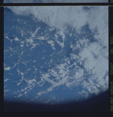 S27-38-033 - STS-027 - STS-27 earth observations