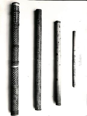 Photo of 4 carved wooden flutes (XXI/6)