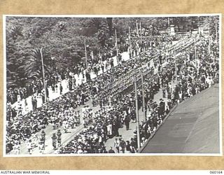 MELBOURNE, AUS. 1943-11-18. COMMENCEMANT OF THE TRIUMPHANT MARCH THROUGH THE CITY, BY TROOPS OF THE 17TH AUSTRALIAN INFANTRY BRIGADE ON ITS RETURN TO THE MAINLAND AFTER A LONG PERIOD OF ACTIVE ..