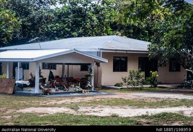 Cook Islands - Building with memorial to Mama Poko