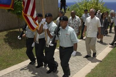 [Assignment: 48-DPA-SOI_K_Guam_6-6-7-07] Pacific Islands Tour: Visit of Secretary Dirk Kempthorne [and aides] to Guam, U.S. Territory [48-DPA-SOI_K_Guam_6-6-7-07__DI11414.JPG]