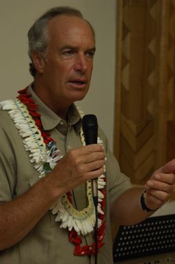 [Assignment: 48-DPA-SOI_K_Amer_Sam] Pacific Islands Tour: Visit of Secretary Dirk Kemmpthorne [and aides] to American Samoa, U.S. Territory [48-DPA-SOI_K_Amer_Sam__DI15482.JPG]