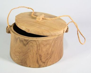 Tuluma (fishing tackle box)