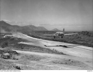 PAPUA, NEW GUINEA. 1942-08. DOUGLAS C47 DAKOTA TRANSPORT PLANE LANDING AT KILA KILA AIRFIELD NEAR PORT MORESBY AFTER HAVING CARRIED OUT A SUPPLY-DROPPING MISSION IN THE KOKODA AREA