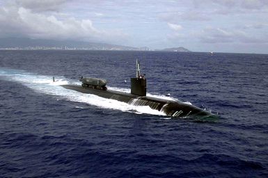 A starboard bow view of the US Navy (USN) LOS ANGELES CLASS; Attack Submarine, USS GREENEVILLE (SSN 772), underway in the Pacific Ocean while conducting Advanced Seal Delivery System (ASDS) sea testing, off the coast of Pearl Harbor, Hawaii. ASDS is a 65-foot, mini-submarine, which rides attached to the top of a much larger Los Angeles Class submarine