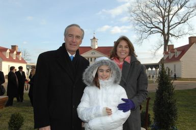 [Assignment: 48-DPA-01-12-09_SOI_K_Mt_Vernon] Visit of Secretary Dirk Kempthorne to Mount Vernon Estate and Gardens, Mount Vernon, Virginia, [for touring and announcement of the U.S. nomination of the George Washington home, along with the Papahanaumokuakea Marine National Monument in Hawaii, for inclusion on the United Nations Educational, Scientific, and Cultural Organization's (UNESCO's) World Heritage List. Joining Secretary Kempthorne for the announcement was James Rees, Executive Director of the Mount Vernon Estate and Gardens.] [48-DPA-01-12-09_SOI_K_Mt_Vernon_IOD_9468.JPG]