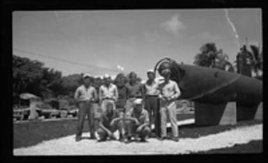 [Servicemen with captured Japanese Type A Kō-hyōteki-class submarine]