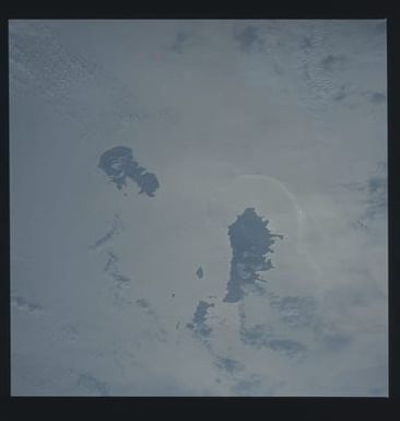 S45-609-035 - STS-045 - STS-45 earth observations