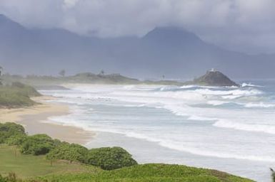 Barack Obama plays golf with Prime Minister Najib Razak, Joe Paulsen, and Mike Brush in Kaneohe Bay, Hawaii, December 24, 2014