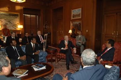 [Assignment: 48-DPA-02-25-08_SOI_K_Pres_Palau] Secretary Dirk Kempthorne [meeting at Main Interior] with government delegation from the Republic of Palau, [led by Palau President Tommy Remengesau. Secretary Kempthorne and President Remengesau discussed, among other subjects, the possibility of creating a National Heritage Area on the Palau island of Peleliu, along with the upcoming Review of the Palau-U.S. Compact of Free Association.] [48-DPA-02-25-08_SOI_K_Pres_Palau_IOD_1094.JPG]