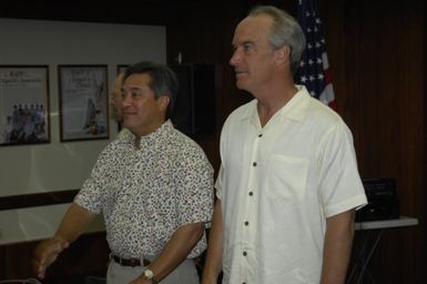 [Assignment: 48-DPA-SOI_K_Guam_6-6-7-07] Pacific Islands Tour: Visit of Secretary Dirk Kempthorne [and aides] to Guam, U.S. Territory [48-DPA-SOI_K_Guam_6-6-7-07__DI11111.JPG]